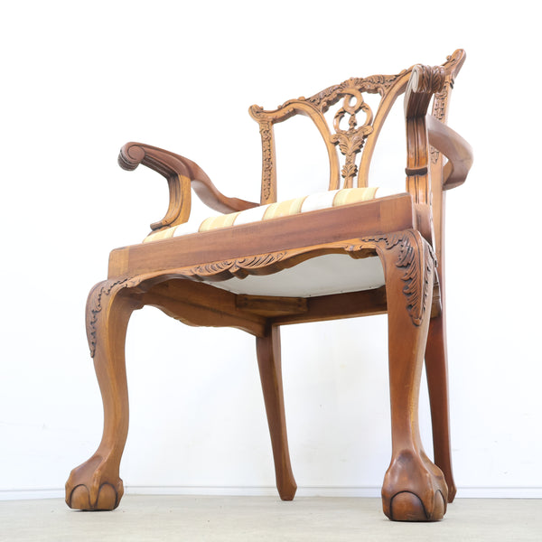 チッペンデール様式のアームチェア