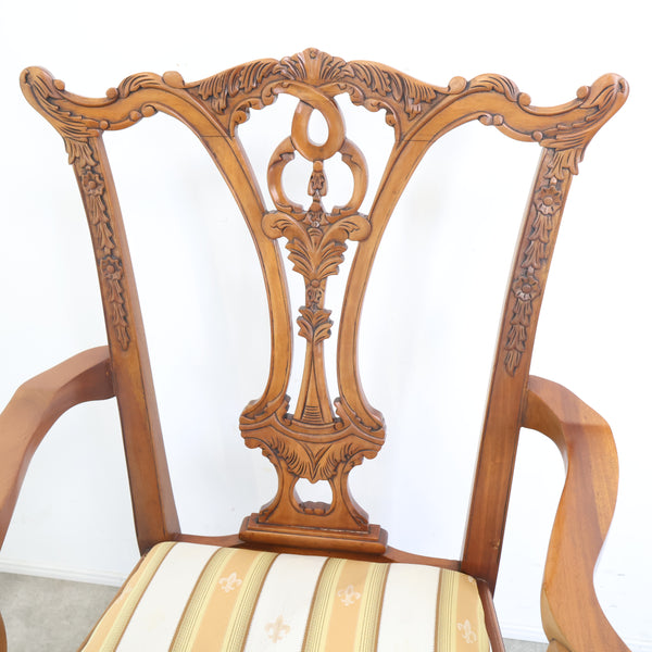 チッペンデール様式のアームチェア