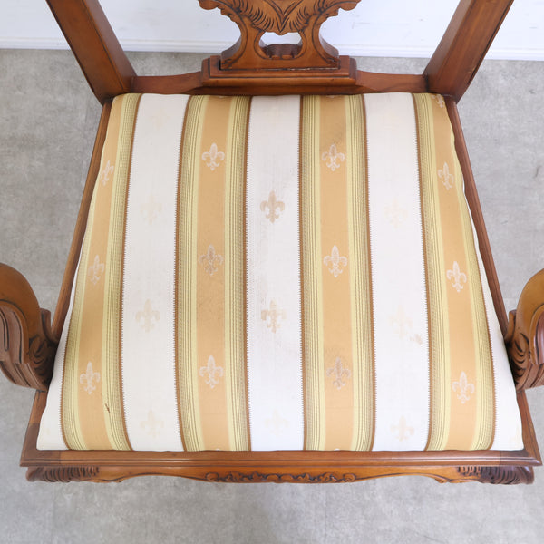 チッペンデール様式のアームチェア