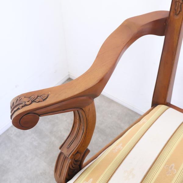 チッペンデール様式のアームチェア