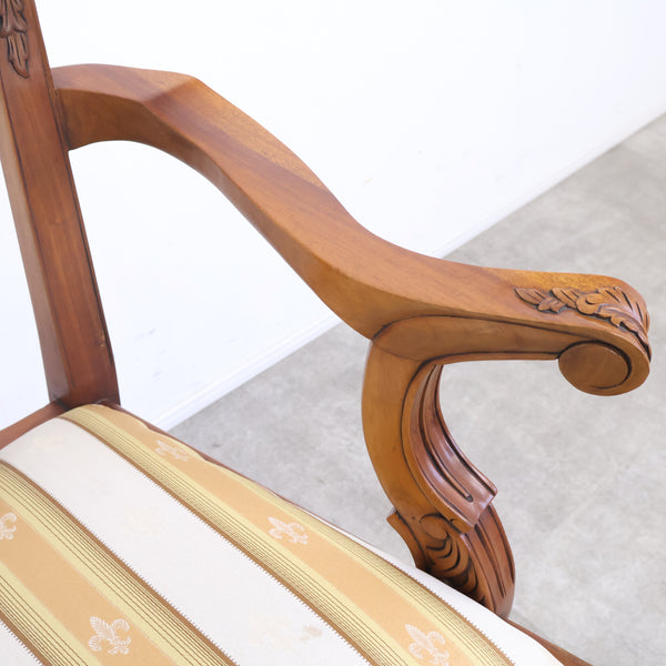 チッペンデール様式のアームチェア