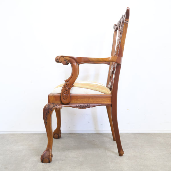 チッペンデール様式のアームチェア
