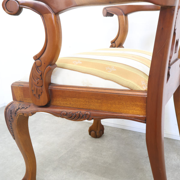チッペンデール様式のアームチェア