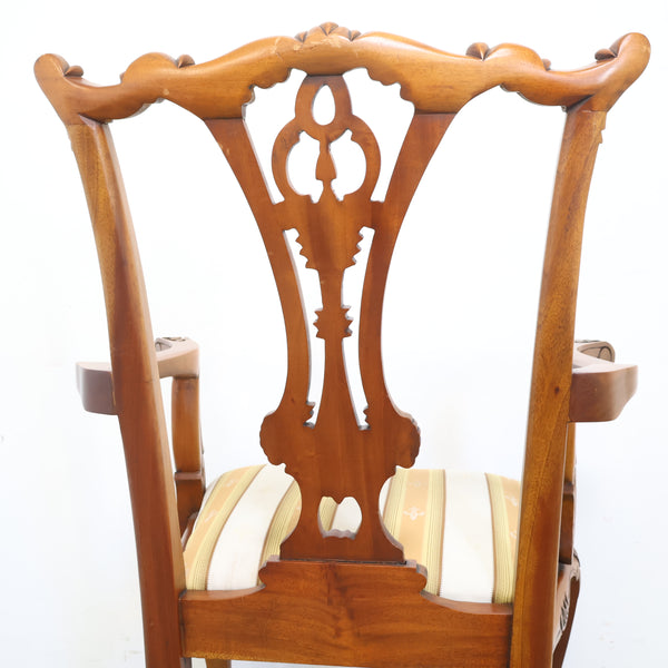 チッペンデール様式のアームチェア