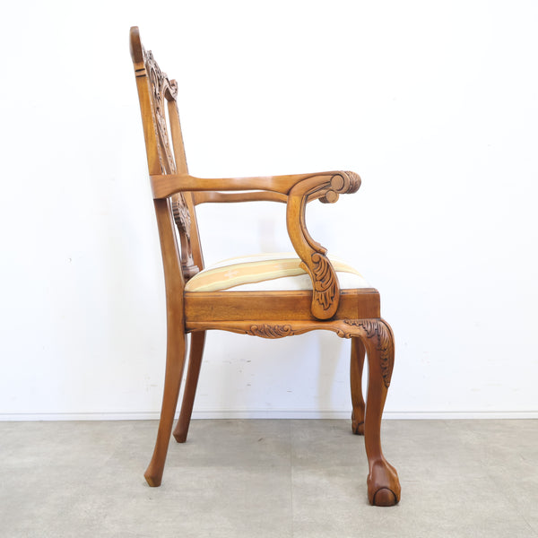 チッペンデール様式のアームチェア