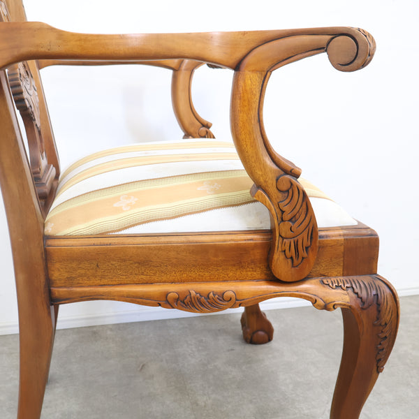 チッペンデール様式のアームチェア