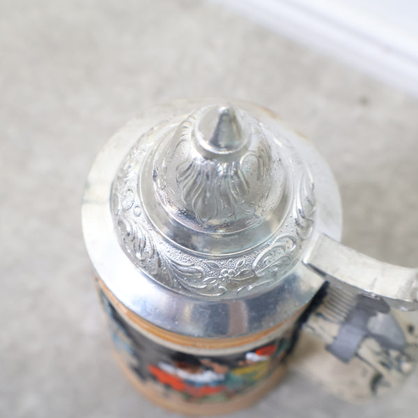 ドイツの陶器製ビアジョッキ