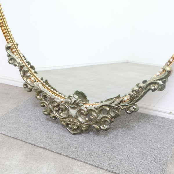 アイアンフレームのウォールミラー