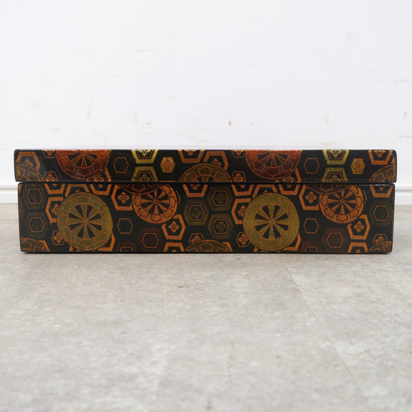 和柄模様の木製道具箱