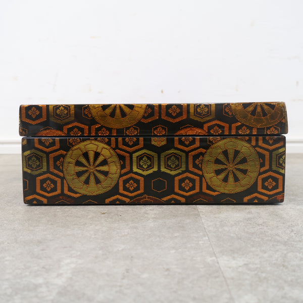 和柄模様の木製道具箱