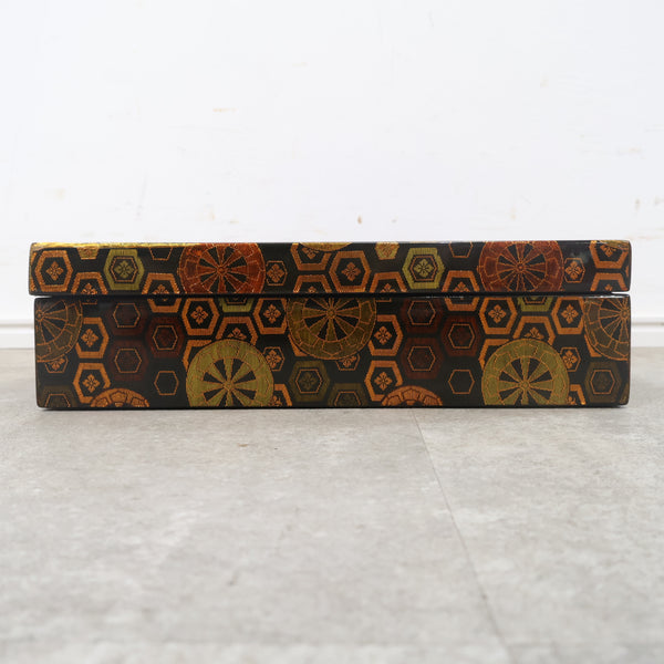 和柄模様の木製道具箱