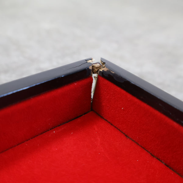 和柄模様の木製道具箱