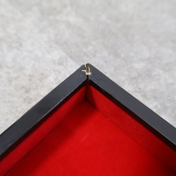 和柄模様の木製道具箱