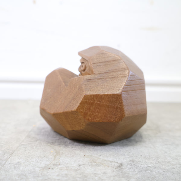 ヘタリ達磨の木彫り像