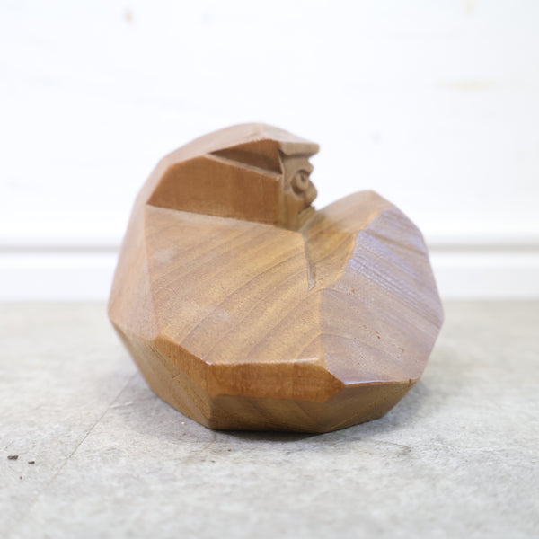 ヘタリ達磨の木彫り像