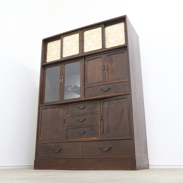 古い茶箪笥・飾り棚