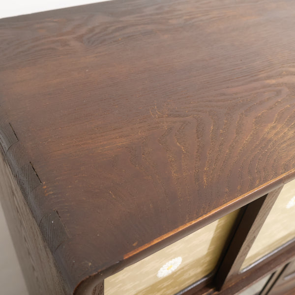 古い茶箪笥・飾り棚