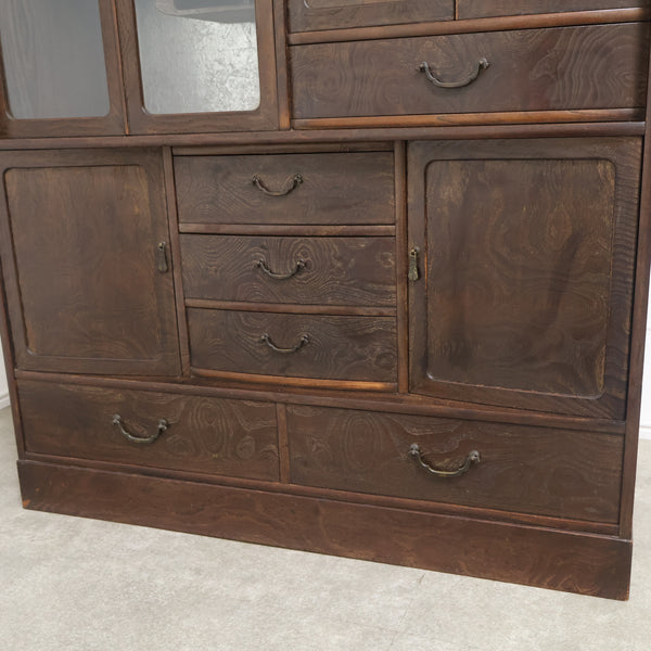 古い茶箪笥・飾り棚