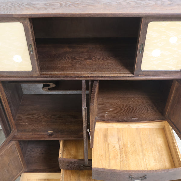 古い茶箪笥・飾り棚