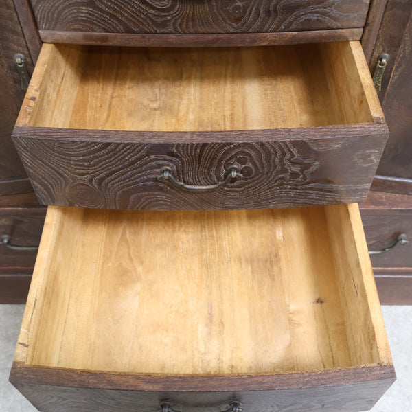 古い茶箪笥・飾り棚