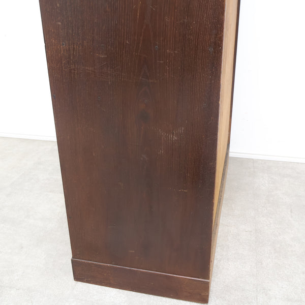 古い茶箪笥・飾り棚