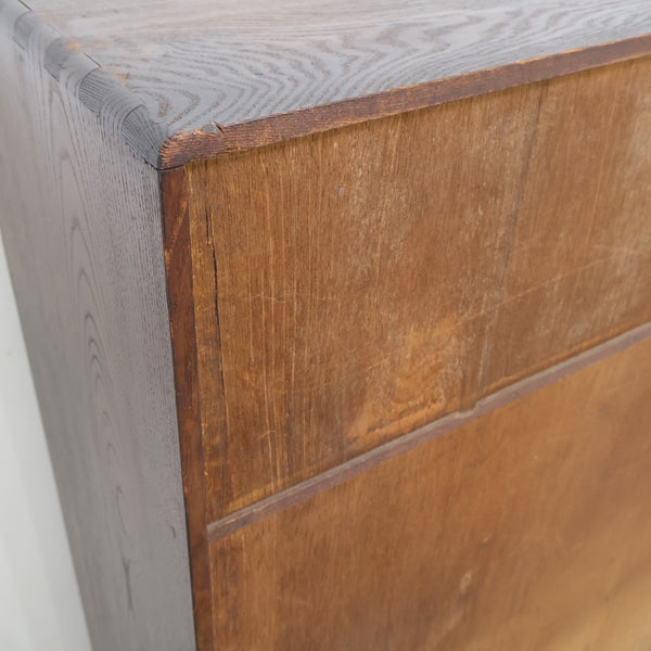 古い茶箪笥・飾り棚