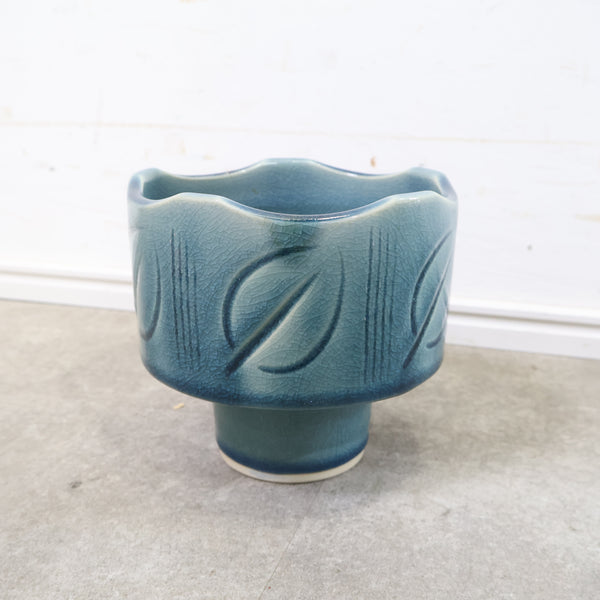 青釉が美しい陶器製の花器