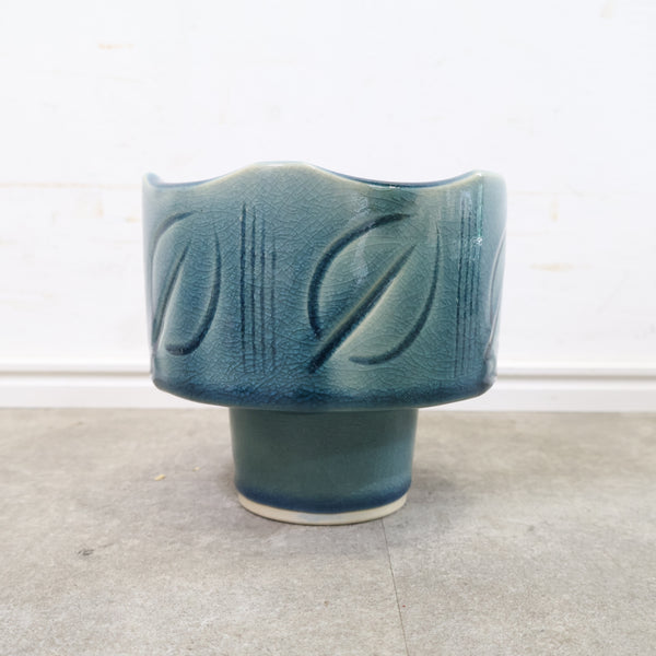 青釉が美しい陶器製の花器
