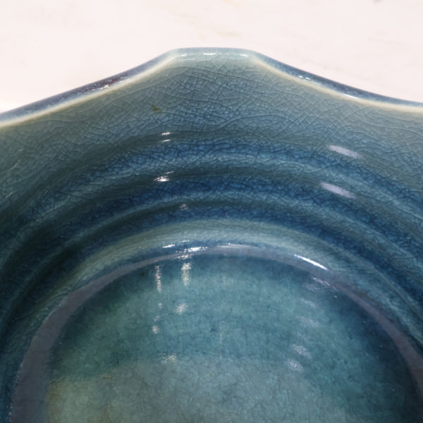 青釉が美しい陶器製の花器