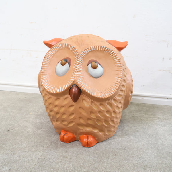 フクロウをモチーフにした陶器製オブジェ