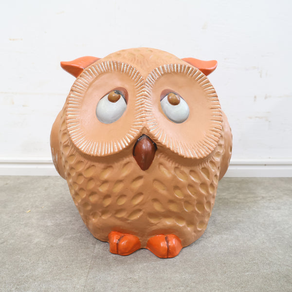 フクロウをモチーフにした陶器製オブジェ