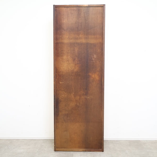 アイボリーのレトロなキャビネット・食器棚