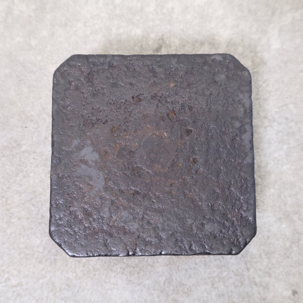 鉄製の古い灰皿