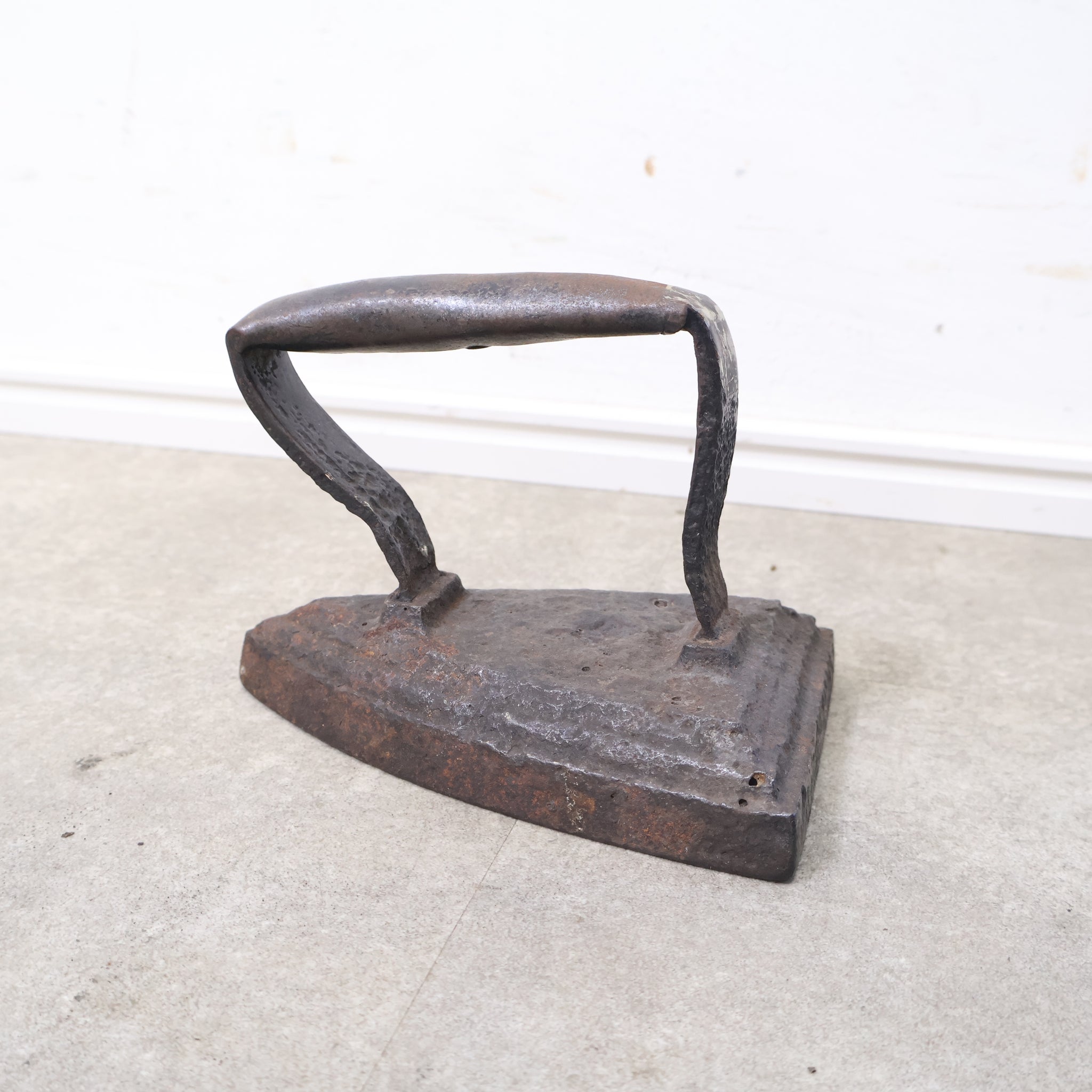 アンティークの鋳鉄製アイロン
