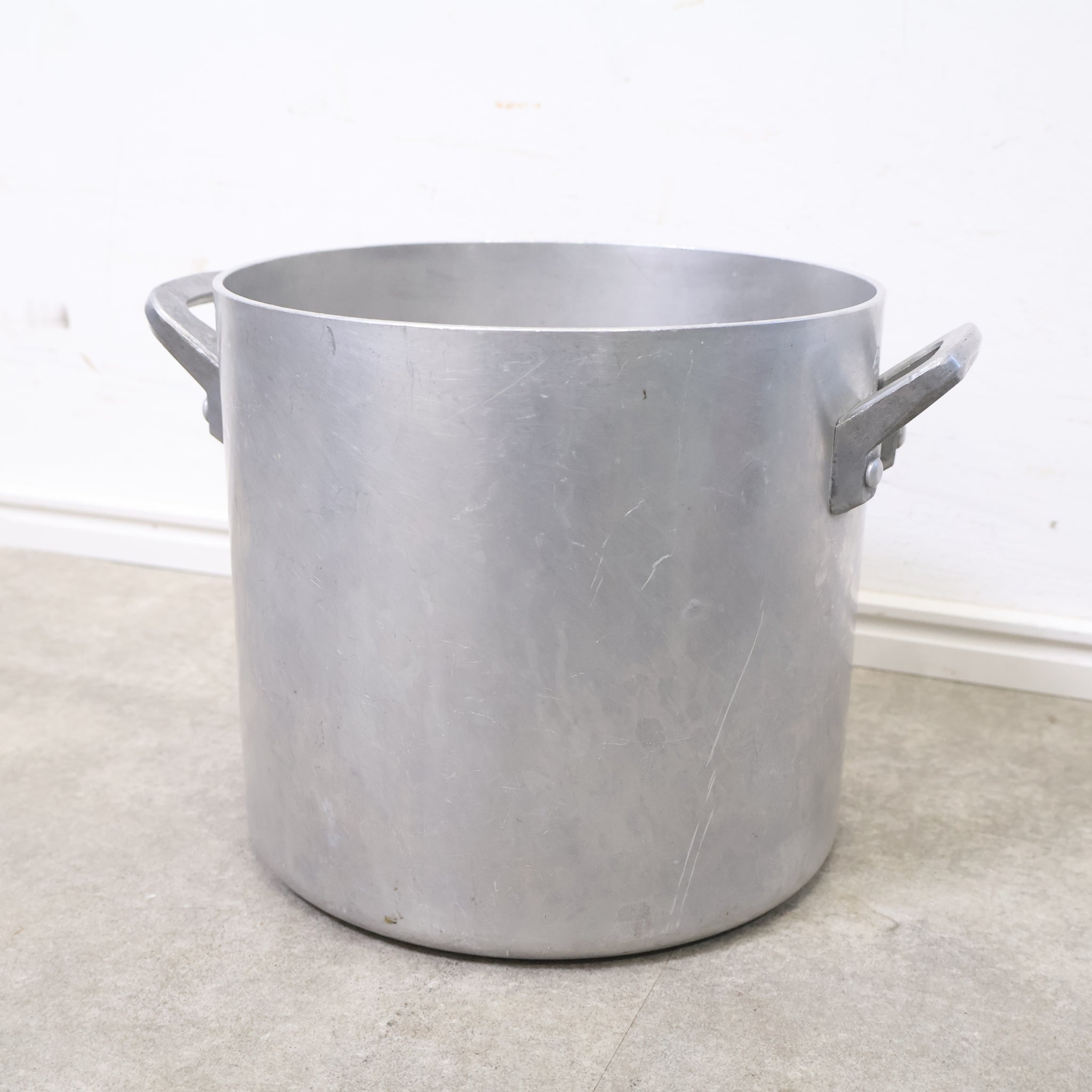 アルミニウム製の寸胴鍋（18cm）