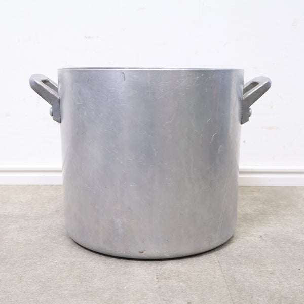 アルミニウム製の寸胴鍋（18cm）