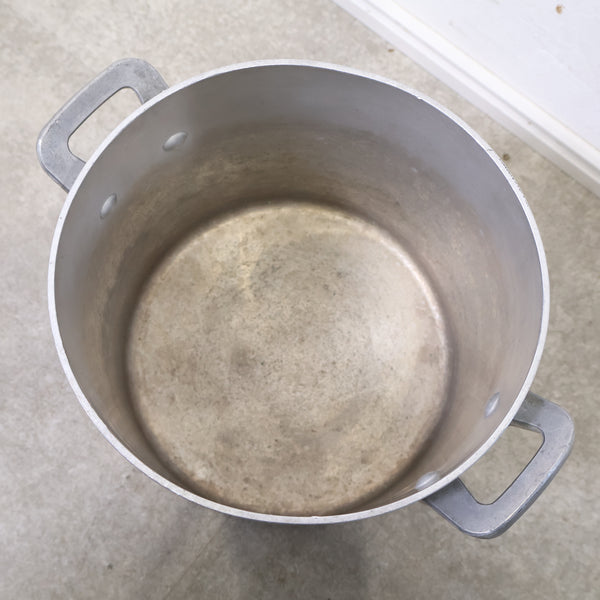 アルミニウム製の寸胴鍋（18cm）