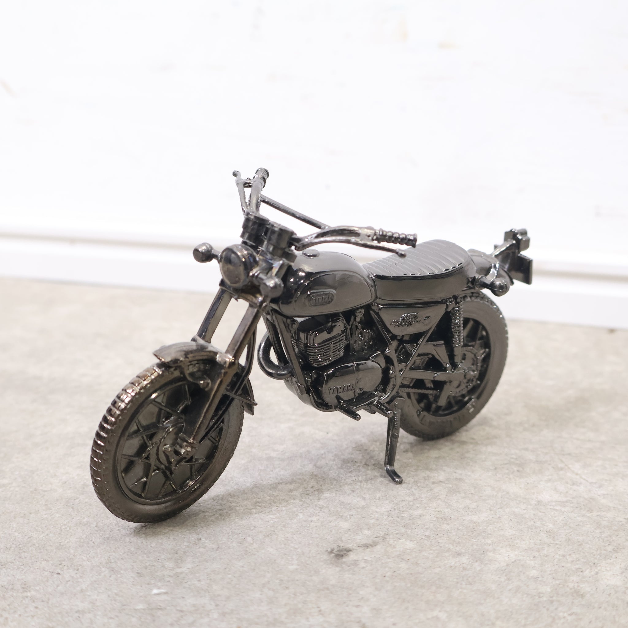 YAMAHA DT-1のメタル製オブジェ