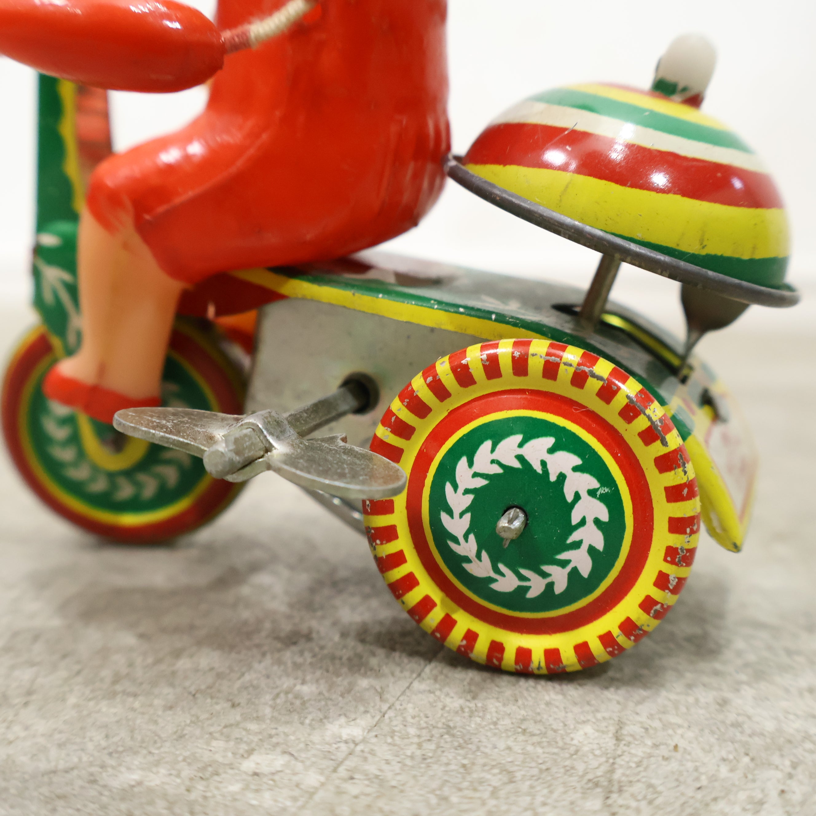 ブリキの三輪車の玩具 – バナルオンラインショップ（BANUL）の通販なら