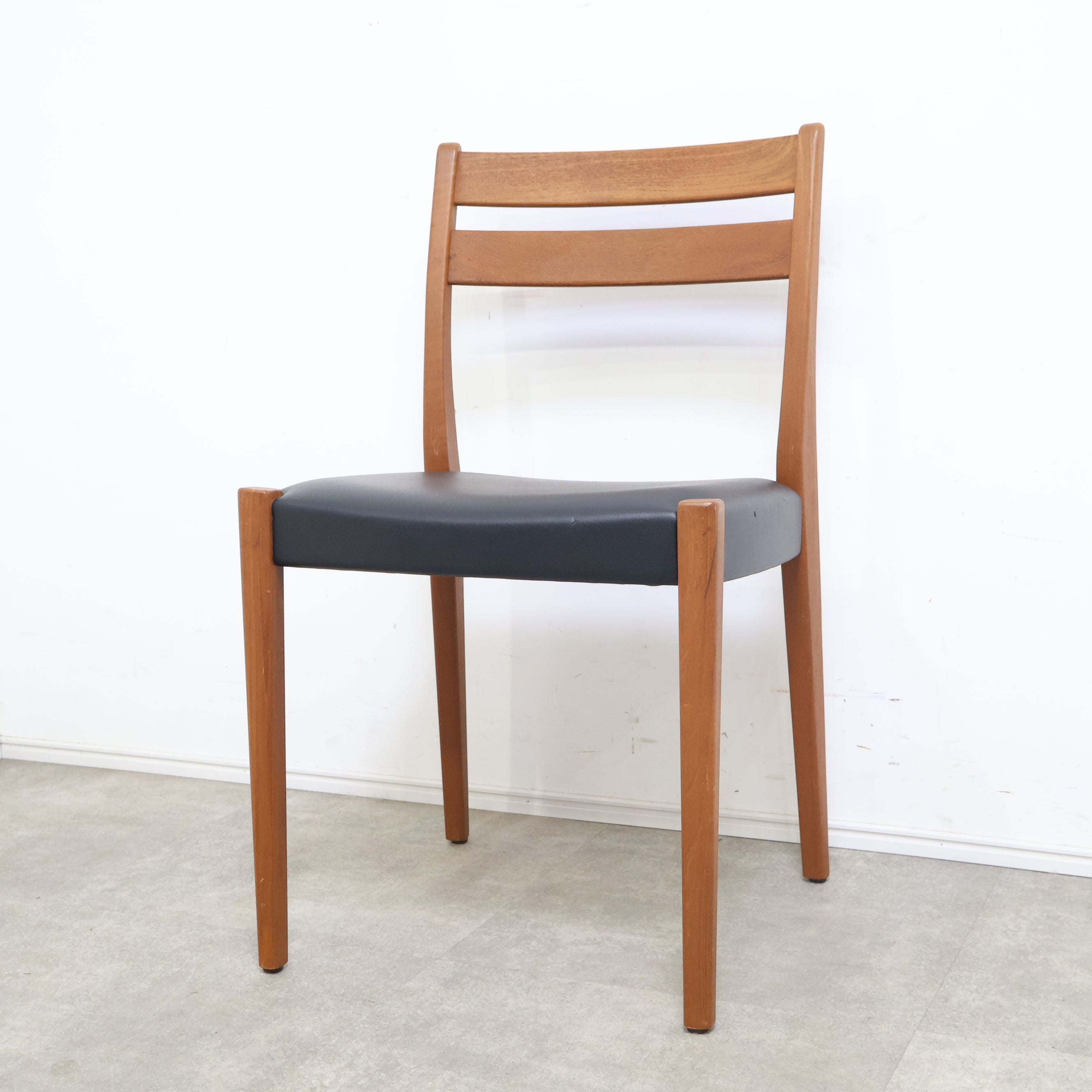 Svegards Markaryd スヴェガーズ ダイニングチェア 木製 椅子 チーク