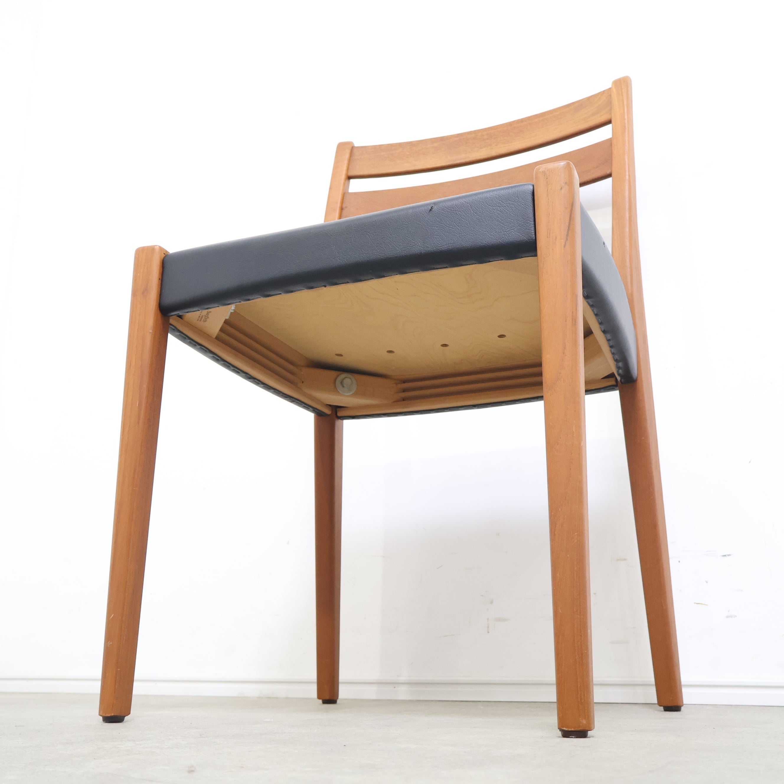 Svegards Markaryd スヴェガーズ ダイニングチェア 木製 椅子 チーク