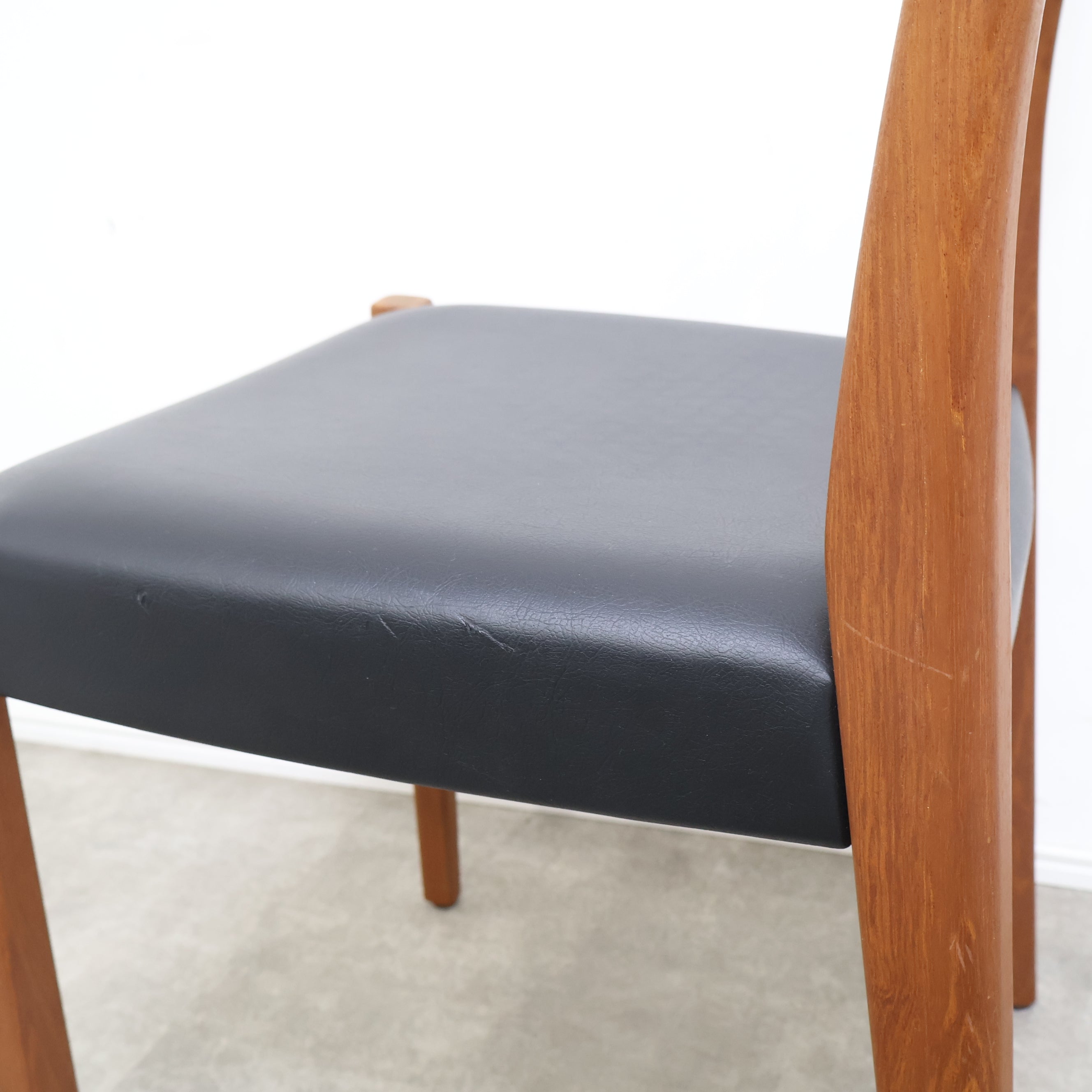 Svegards Markaryd スヴェガーズ ダイニングチェア 木製 椅子 チーク