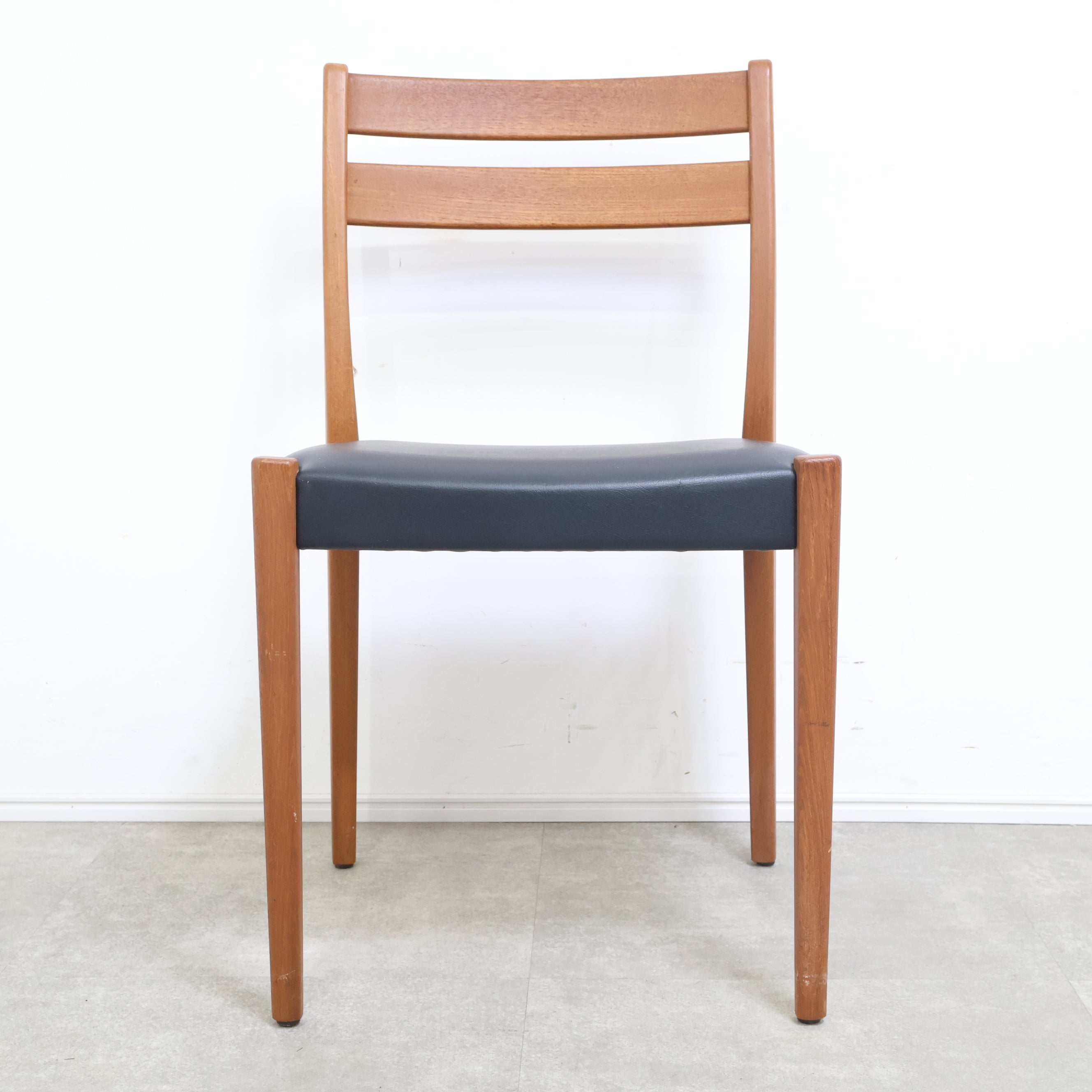 Svegards Markaryd チーク材 ダイニングチェア 椅子 北欧家具 Svegards Markaryd スヴェガーズ ダイニングチェア 木製 椅子 チーク