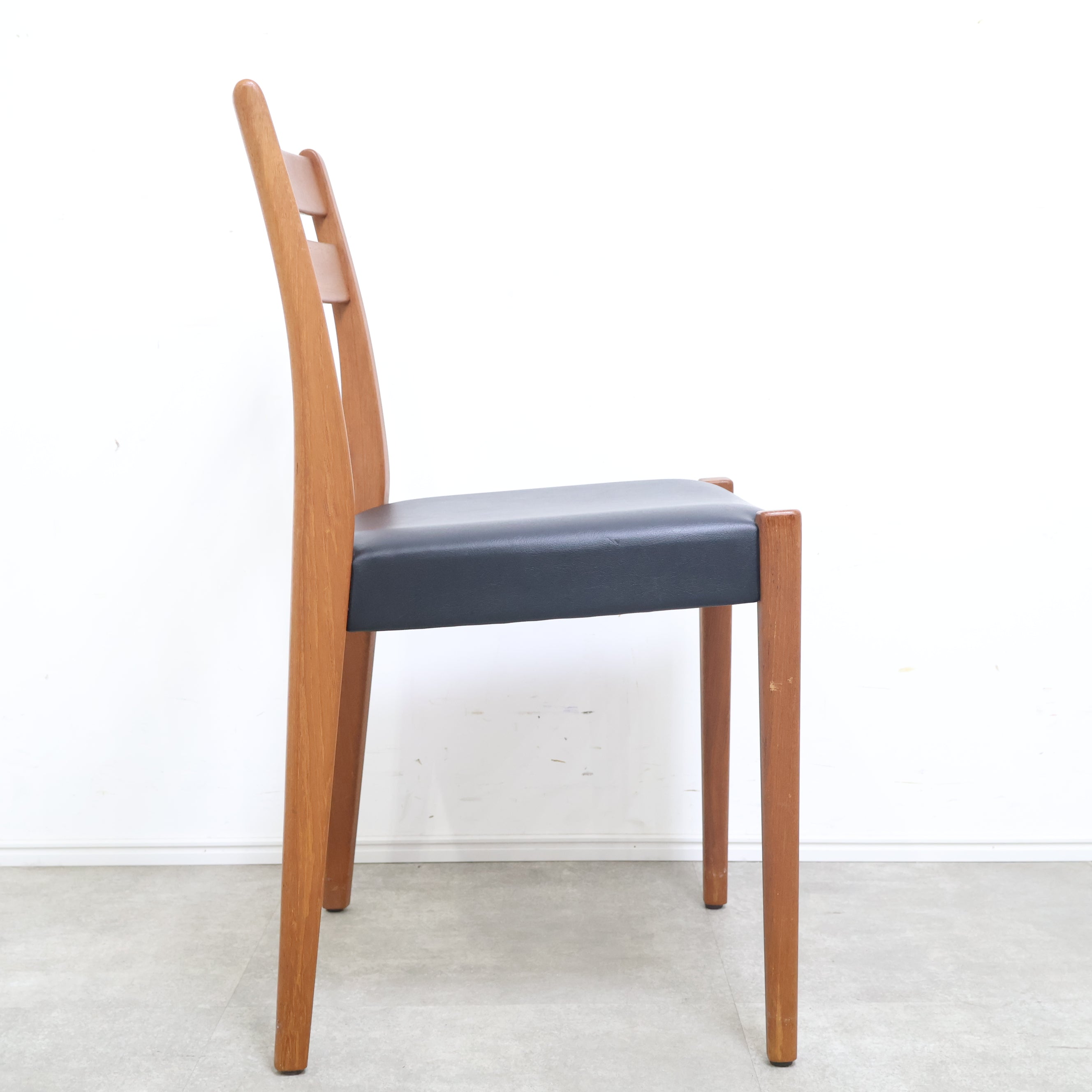 Svegards Markaryd スヴェガーズ ダイニングチェア 木製 椅子 チーク