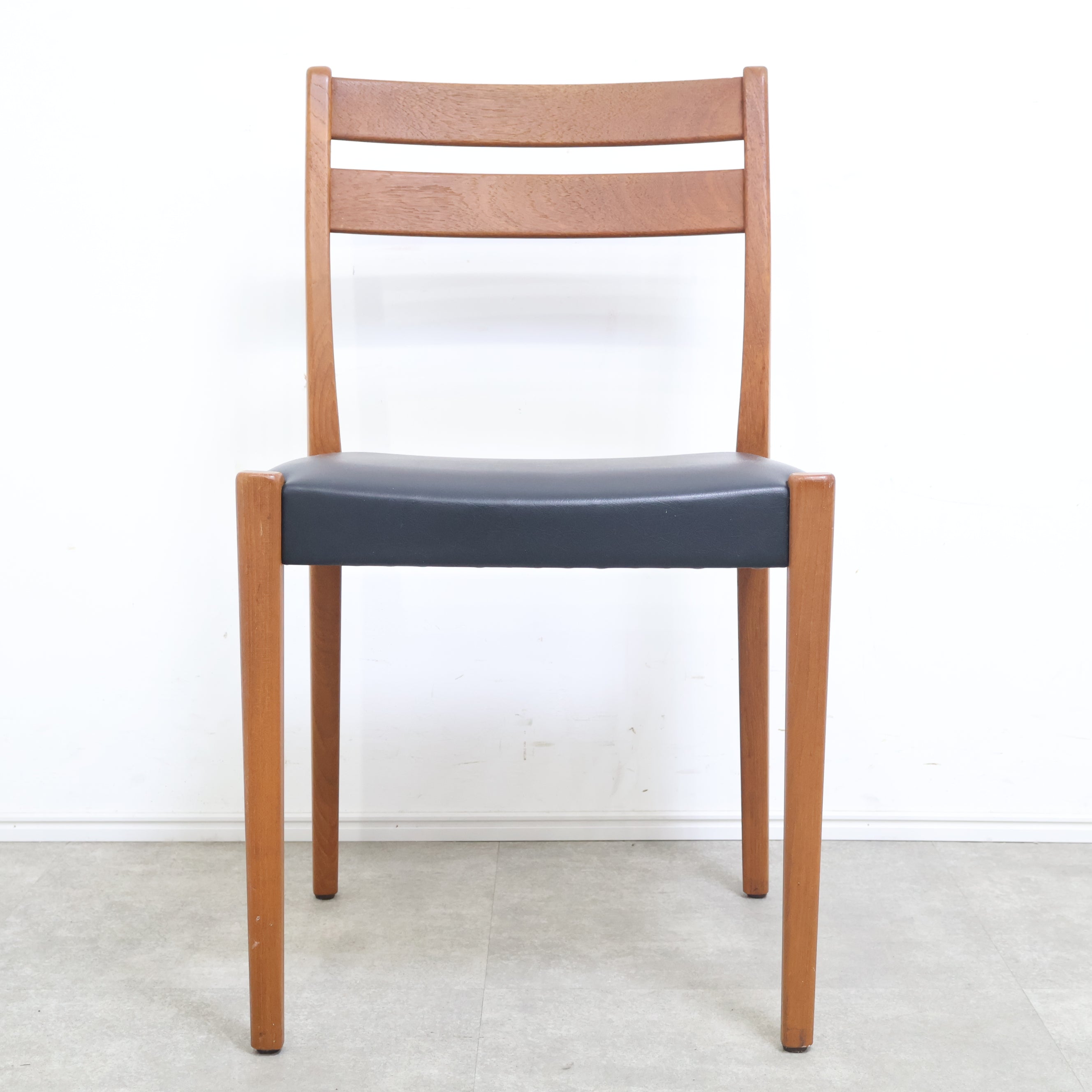 Svegards Markaryd スヴェガーズ ダイニングチェア 木製 椅子 チーク