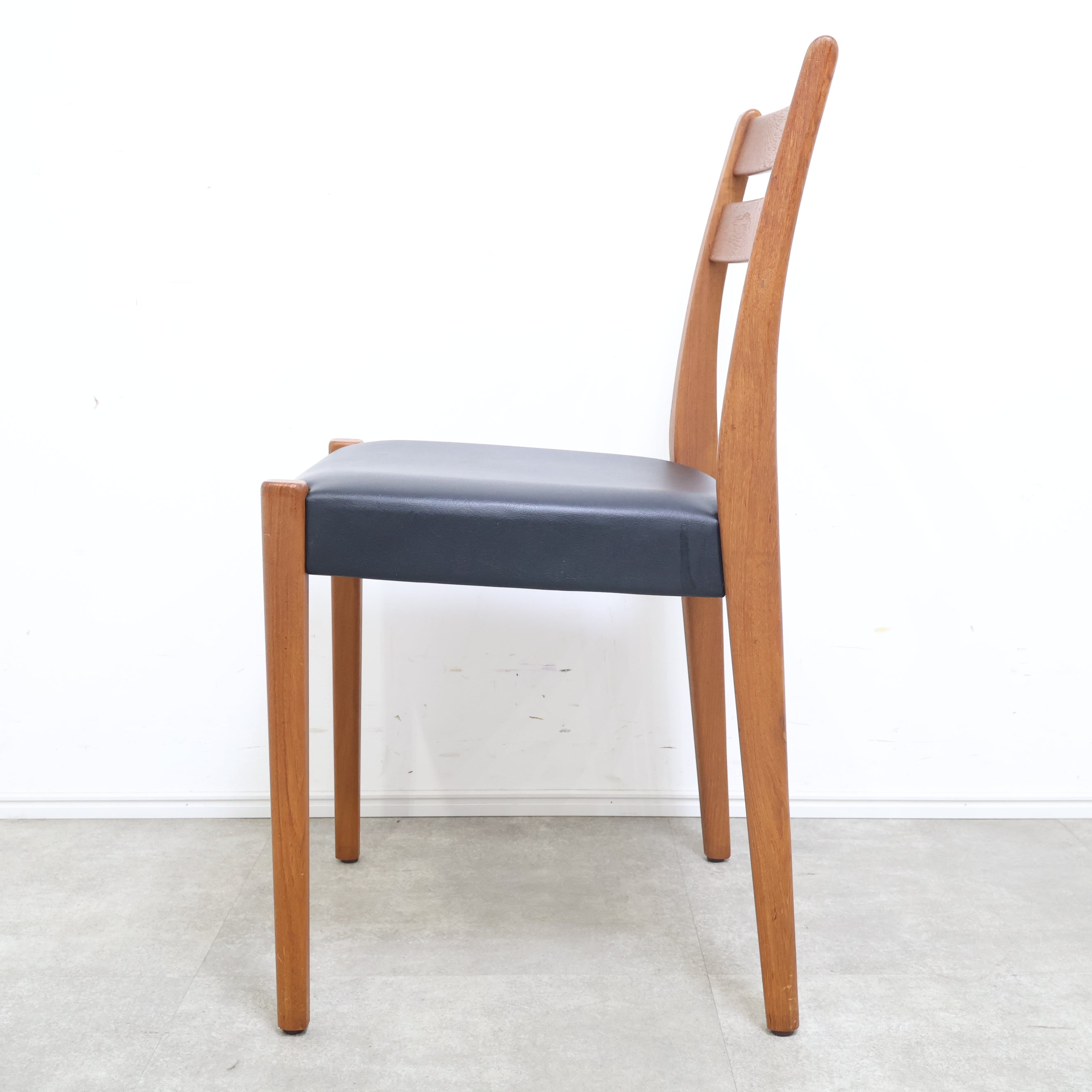 Svegards Markaryd スヴェガーズ ダイニングチェア 木製 椅子 チーク