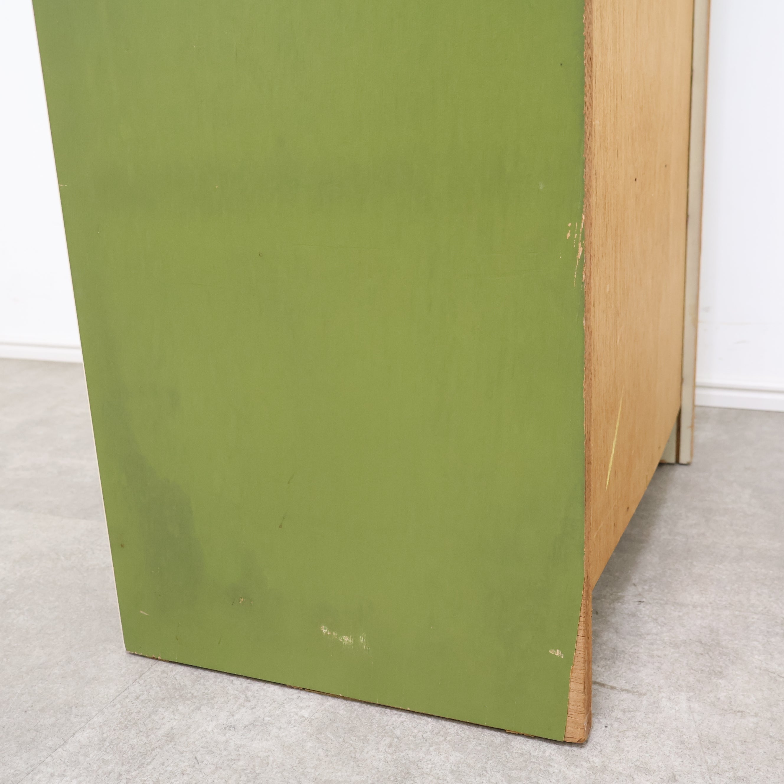 【昭和レトロ】緑色のガラス扉付きキャビネット 昭和レトロ】緑色のガラス扉付きキャビネット 昭和レトロ】緑色の