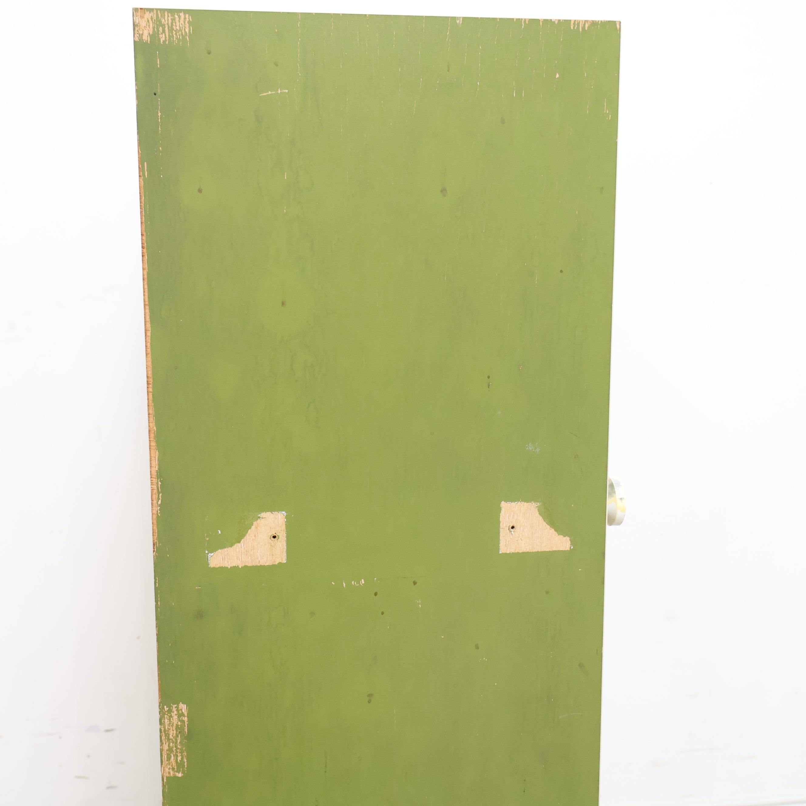 グリーンカラーがレトロ可愛いガラス扉キャビネット – バナル