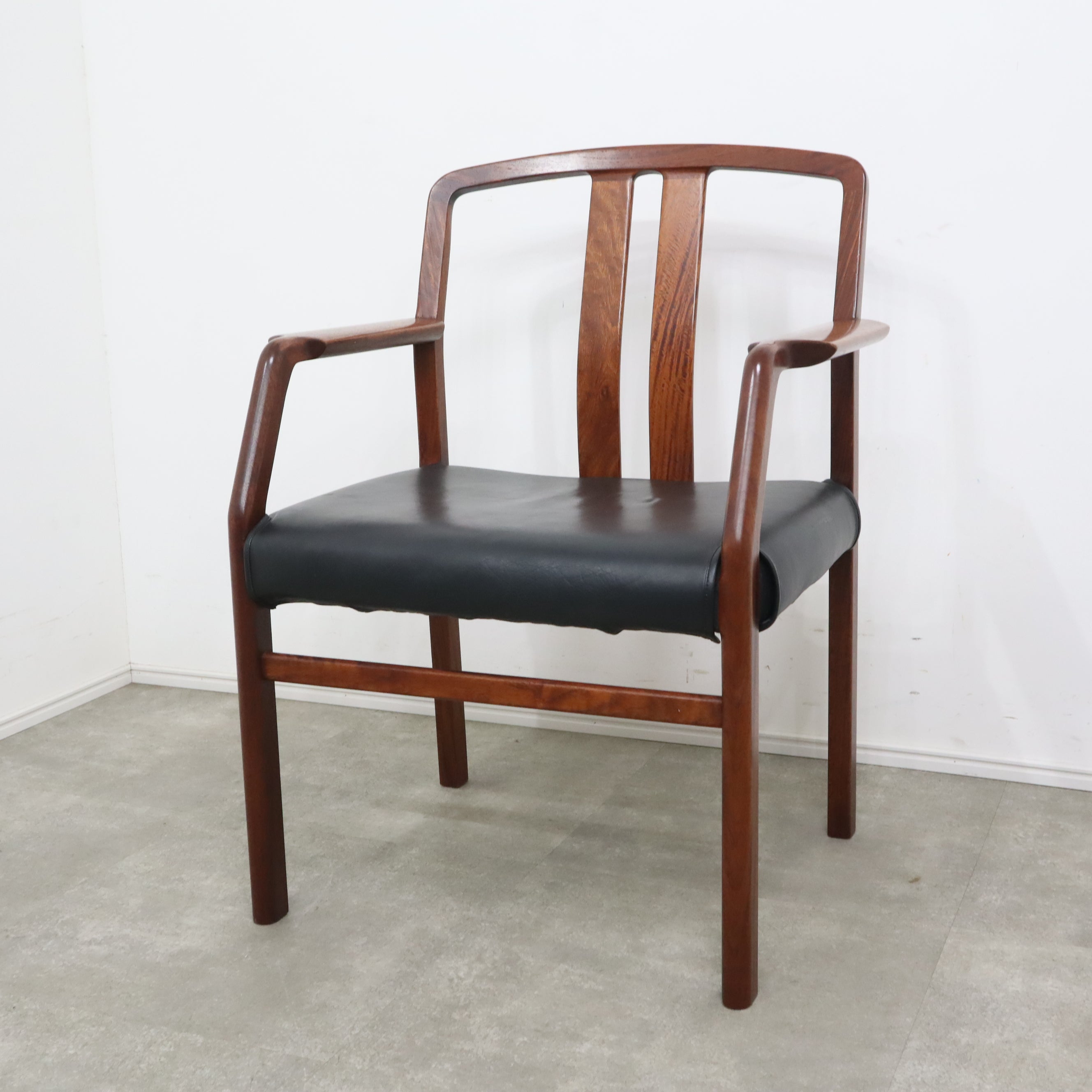 あちゃ　ビベンテ　アームチェア IMG_3233_2ab553b5-6eeb-4a43-