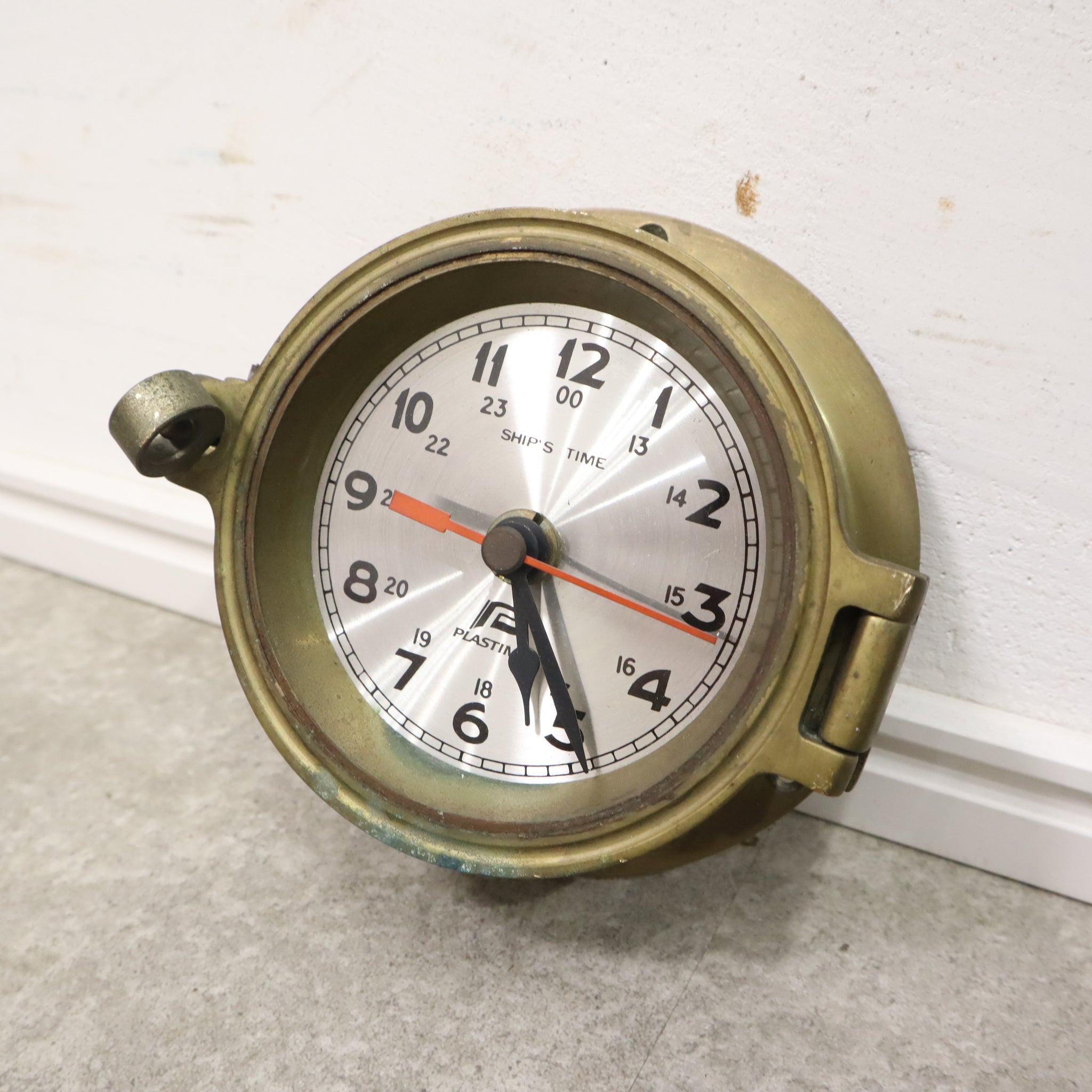 古い真鍮製の船舶時計 No.1